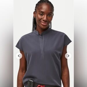 Figs Rafaela Oversized Scrub Top Size S 
Yola Scrub pant Size M/T charcoal